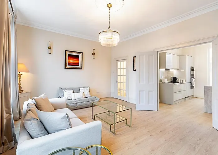 Luxury 4 Bed Fulham Townhouse With Charm